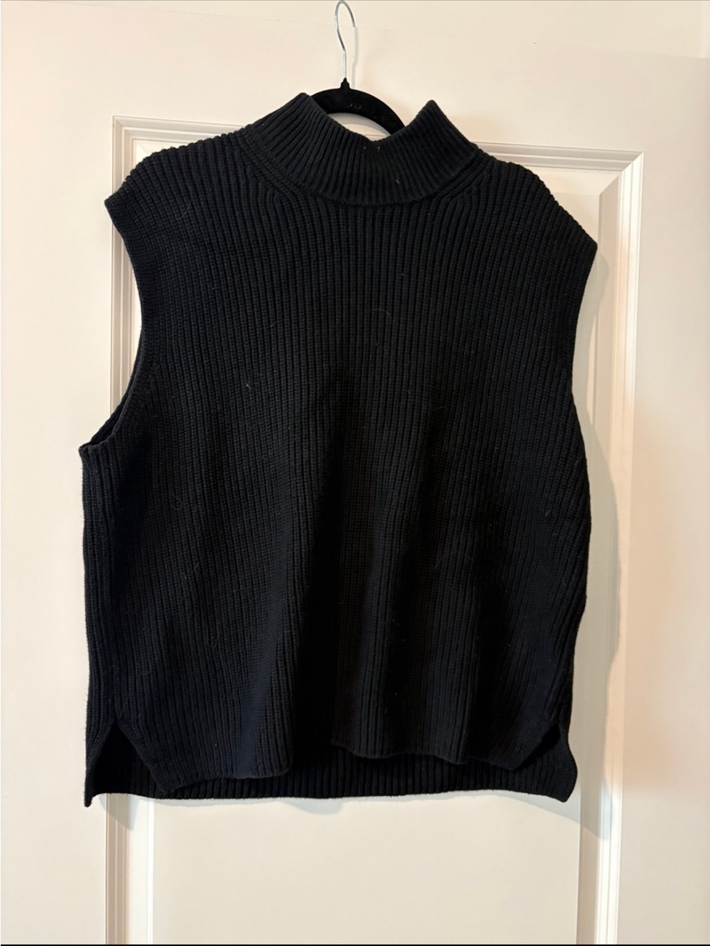 Abercrombie & Fitch Black Ribbed Sleeveless Mock Neck Sweater Vest